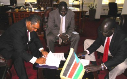South-Sudan-signs-MoU-with-ACCORD-for-peacebuilding
