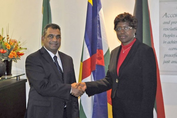 Official-visit-to-ACCORD-by-Minister-of-Communication-and-National-Reconciliation-of-Central-African-Republic