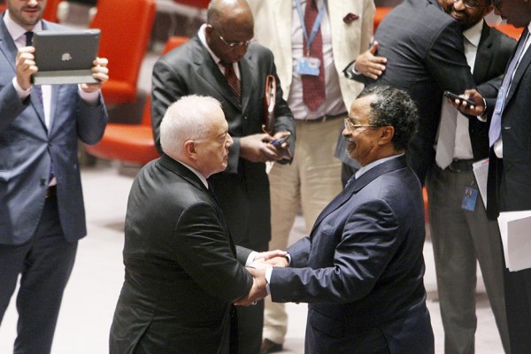 Gary Quinlan (left), current Security Council President, shaking hands with Mahamat Saleh Annadif (right), African Union Special Representative for Somalia and Head of the African Union Mission in Somalia (AMISOM), after a Security Council meeting on the situation in Somalia (UN Photo/Devra Berkowitz)